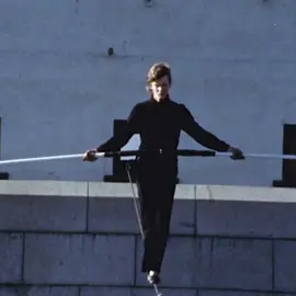 Énorme inspiration : le funambule Philippe Petit ! #philippepetit #manonwire #twintowers #wtc #movie #pourtoi #fyp #fypシ 