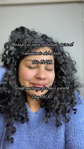 Masajes al cuero cabelludo para el crecimiento del cabello Día 19/30 Scalp massage for hair growth Day 19/30 #rizadas #pelolargo #crecimientodelcabello 