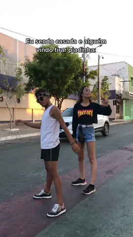 A gente tava gravando uma dancinha gente kkkkkk #fyp #foryou #fypシ #fy #viral #tiktok #trend #foryoupage #fypage #meme #casada 
