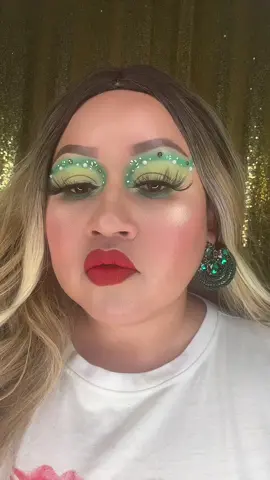 Bastón navideño/Candy Cane makeup @glamandbeautybyyaneth cd:Mvm10🎁 @monarcacosmetics pestañas Las Vali #candycanemakeup #maquillajenavideño #muafam 