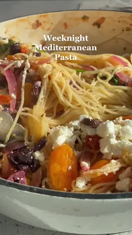 Weeknight Mediterranean Pasta #mediterraneandiet #mediterraneanfood #pastarecipe #easydinner #healthydinner #DinnerIdeas 