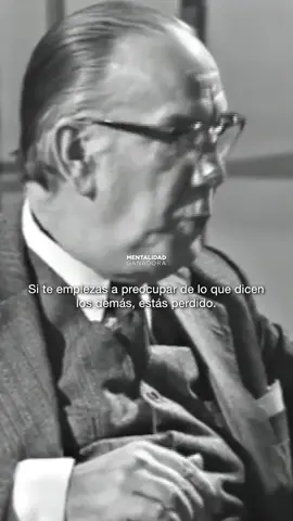 “Si te empiezas a preocupar de lo que dicen los demás, estás perdido”. Orador: Camilo José Cela y Joaquín Soler Serrano. Vídeo: A Fondo “In Depth”. #MentalidadGanadora #Motivacion #Inspiracion