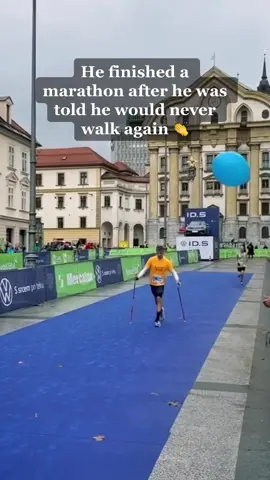 An inspirational finish 👏 (via @Tim Marovt) #marathon #motivation #nevergiveup