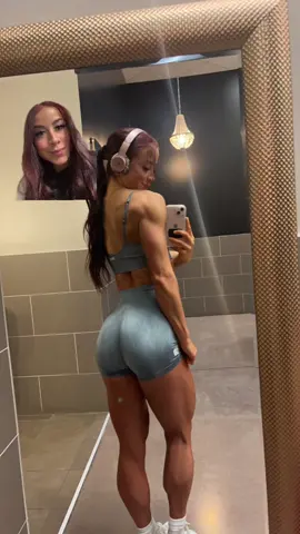 #greenscreen BOOTY BOOTY #Fitness #FitTok #fypシ #glutes 