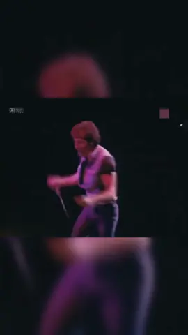 Bruce Springsteen - Dancing in the Dark #classicrockmusic #classicrocktiktok #classicrockfyp #classicrock #brucespringsteen #brucespringsteentheestreetband #brucespringsteenfans #brucespringsteenortheboss #brucespringsteenandtheestreetband 