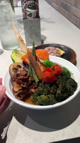 野菜好きにはたまらない名古屋市の金山で人気の野菜爆盛りスープカレー ・店名 スープカレー ISHIBA ・住所 愛知県名古屋市中区金山２丁目４−２３ Gmさかい 1F ・メニュー ベジタブルスープカレー　1430円(税込) 野菜増し　450円(税込) #スープカレー #名古屋グルメ #金山 
