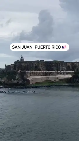 San Juan Puerto Rico de Noche 🇵🇷 / Mi primera parada del crucero 🛳 que me hubieses recomendado hacer en San Juan? 🤔 #sanjuan #viejosanjuan #puertorico #crusero #caribbeancruise #viajabarato #fyp 