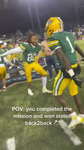 Sent the the seniors off right! @ricky wolverton @Grady Lentz-Pieffer @filthyrichrj @Brian ll @Romeo @Rj💕💕#statechamps #ohsaa #steds #footballtiktok #ohio #greenscreen #greenscreenvideo #foryoupage #foryou #fyp #DidYouYawn