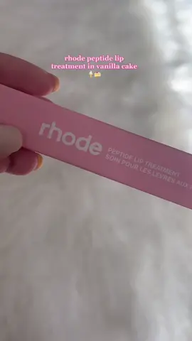 a very delicious (YES it even tastes like vanilla cake😜) treat for your lips🤍 this Limited Edition vanilla cake lip treatment from @rhode skin is absolutely heavenly 🤩 it smells incredible, tastes incredible (don’t dare judge me LOL) and leaves your lips so glossy and luscious.  I wish I could find a way for y’all to smell this through instagram because its DIVINE🤤  Have you tried Rhode, what are your thoughts? #rhode #rhodeskin #rhodevanillacake #haileybieber #haileybiebermakeup #rhodeskincare #rhodeliptreatment 