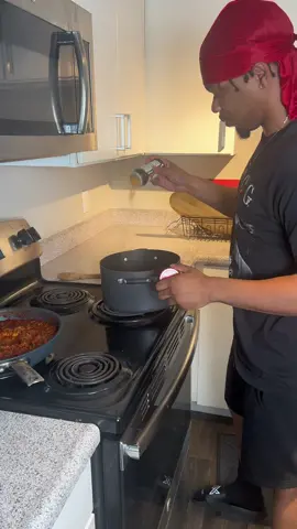 Cooking with saun 👨🏾‍🍳 #fyp #foryou #viral 