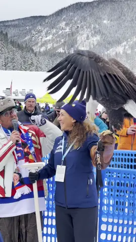 The highly-anticipated Birds of Prey World Cup finally got underway this morning and the crowd was stoked! 🥳 #skiing #skitok #skiracing #birdsofprey #beavercreek 