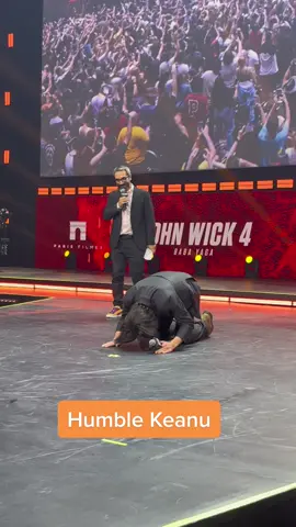 only keanu would bow down to fans #johnwick #ccxp22