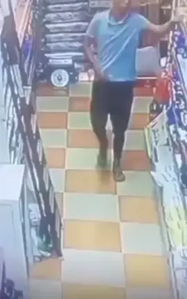 Niat mau mencuri tapi pencurinya sadar ada cctv😂🤭🕺💃#cctv #terciduk #😂🤭 #jangandicontoh #ngakak #fypplease 