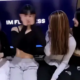 Video sedih tapi lucu😂 #chaewon #yunjin #le_sserafim #fearnot #fyp 