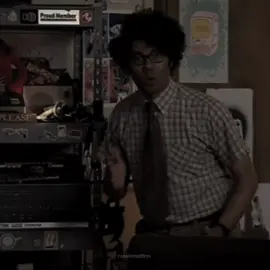 he's so scrunkly also this was my first attempt at a loop and it could have gone worse #theitcrowd #mauricemoss #mauricemossedit #britcom #foryoupage #richardayoade 