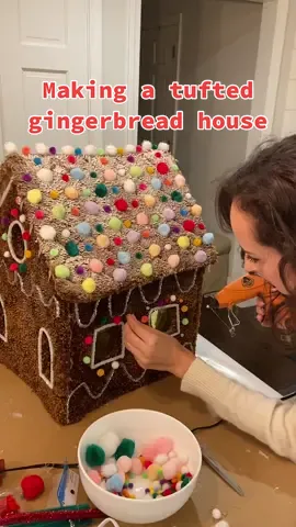 This was such a fun holiday project! 🎄🎅 #tufting #rugtiktok #holidaydiy  