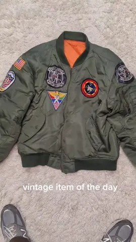 Bomber with cool Old patchs #vintageclothes #ebayreseller #vintagearmy #vintage #bomberjacket #90s 