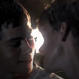 lets pretend they kissed #newt #thomas #newtmas #dylmas #blooper #mazerunner 