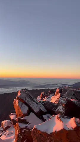 Sunrises from 4,000 metre mountains just hit differently 🏔😍 #mountains #sunrise #views #beautiful #scenery #mountaineering #hike #Hiking #morocco #toubkal #toubkaltrekking #toubkalsummit