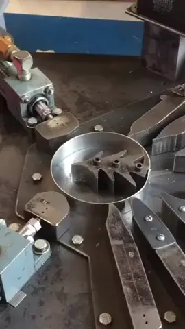 Rate the satisfaction ✨(via @otbp_cookiecutters/IG) #cookiecutter #viral #oddlysatisfying 