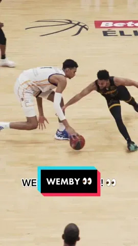 👀 Wemby’s ball-handling skills! 🤩 #NBA #basketball #victorwembanyama 