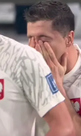 Przepraszam ale ja musiałam to uwiecznić…🥺❤️🇵🇱💪⚽️ #dlaciebie #fyp #reprezentacjapolski #lewandowski #katar #mundial2022 #płacz #gol #łzy  