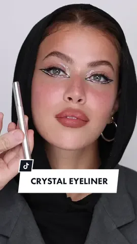 Festive Crystal Liner ✨ on the stunning @maiyackout222 using my Hindash Heroline Eyeliner (link in bio) 🖤 #hindash #makeup #beauty #Eyeliner #liner #tutorial #makeuptutorial #fyp #foryoupage #Love 