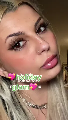 lets get ready to go to a holiday party 🫶🏼 #makeuptutorial #browneyeshadow #getreadywithme #grwm #makeuptransformation #holidaymakeup #storytime 