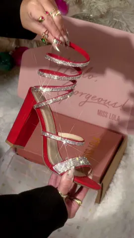 The perfect #christmas heels do exist!😍🎁 #holidayheels #unboxing #unboxingvideo #heelslove #redheels #sparklyheels #fyp #nyeoutfit #misslola #christmasheels 