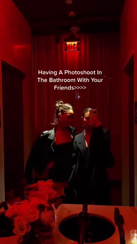 Photoshoots in the bathroom with your girls>>> ( the girls knowww✨✨ ) #losangeles #fyp #fashioninspo #contentcreator #photoshoottips #photoshoottipidtips #bathroomphotoshoot #mrtlosangeles #haileybieberblazer #fashioninspo #fashionblogger 