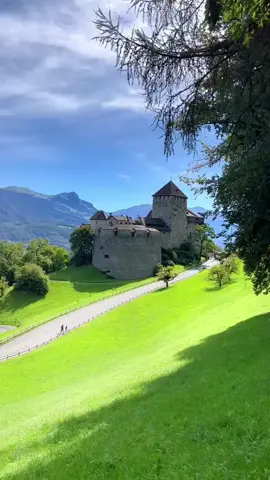 Vaduz Castle，It is still the residence of the King of Liechtenstein, overlooking the entire city of Vaduz, a mysterious and ancient existence.#tiktok #landscape #europe #castle #fypシ 