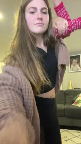 stella rocking out behind me 😭
