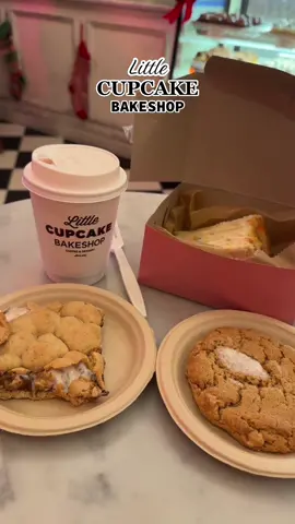 Worth the hype @Little Cupcake Bakeshop #nycspots #nycbakery #yummy #cake #cupcakes #cookies #nycbakeries #littlecupcakebakeshop #hotcocoa #hotchocolate #hotchocolatenyc 