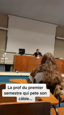 Je re publie cette vidéo qui avait plus d’1M de vues. Les plus malins d’entre vous avez deviné que c’était ma pote et nn une prof. On voulait faire tout un petit scénario pour vous divertir, d’où mon silence suite à tous vos commentaires, mais le plan est tombé à l’eau. Merci a vous quand même les loulous 🫶🏽 #fypage #sandale #HUMOUR 