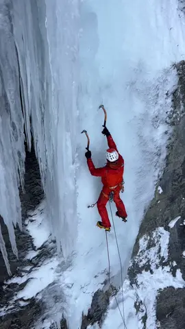 Jeff Mercier probably the top ice climber in the world climbing the mixed route Unicorn in the Canadian Rockies #iceclimbing #ice #iceclimbingimages #iceclimbingvideos #climbing #climbinglife #climbingvideos #climbingtiktok #extremesports #extreme #extremesport #adventure #adventuretime #canada #banffnationalpark #banff #alberta #winter #winterishere #escalade