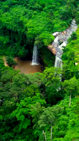 #BotiFalls a #twinwaterfall in Yilo Krobo District, Eastern Region, #Ghana are twin falls which come from 2 rivers & are referred to as male & female