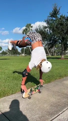 Day one of learning a handstand finger flip 🤪 we’ll get it next time boys #saftyfirst @WaltzSkateboarding 