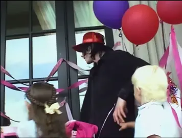 Sweet 🥹💗💔💕 #michaeljackson #michaeljacksonchallenge #michaeljacksonsounds #michaeljacksonedits #michaeljacksonfan #missyou #Love #loveyou #tiktok #childern #father #daungher #sweet 