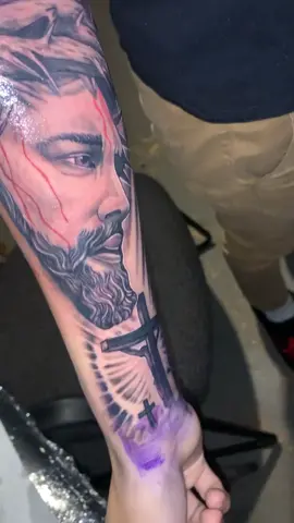 Jesus piece. 🔥 He isnt dead!!🎚️ #keesink #jesustattoo #jesuspiece #crosstattoo #forearmtattoo #tattooideas 