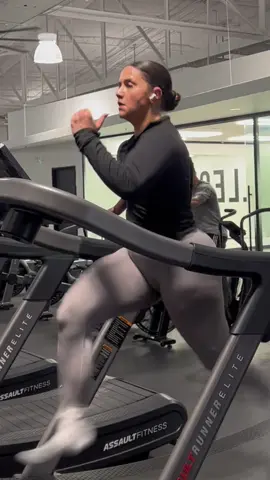 keep goin. program in profile to ger faster, better, stronger. 🖤 #trainingmotivation #fitnesstiktok #gymmotivation #sprinting #glutepump #workoutplanwomen 
