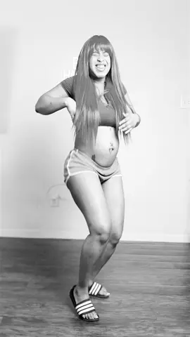 How far along do you think i am? 👀😏 #sowetochallenge #pregnantlife #fyp #hyperemisisesisgravidarum #ghmom #pregnantdancer #victony 