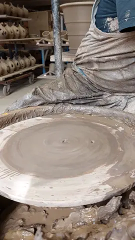 Making a pastry pan from wild clay