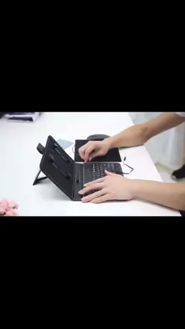 7 inches Bluetooth keyboard with magnet case  NOTE: NO MOUSE Specification: Compatible model: 7-10 INHES KEYBOARD Material: PU Leather+PC Type: Flip Case Style: Keyboard Holster Function: Communication Size:225*140*30mm Material: PU Leather Compatible for 7-10inches keyboard