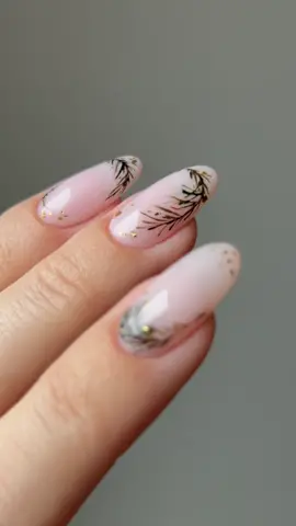 Minimal Christmas Nails ✨🌲 #DIY #nails #nailart #nailsartvideos 