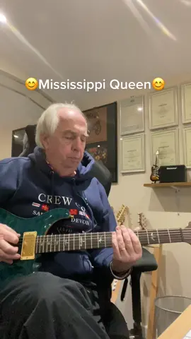 The intro solo to the Mountain classic track, by Leslie West😊 #mountain #mississippiqueen #guitar #guitaristsoftiktok #foryou #Love #lovemusic #guitartok #guitarist #guitarsolo 