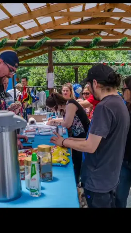 Cerramos esta semana con el corazón felíz de haberlos recibidos en fundación.  Como siempre, fue una mañana maravillosa llena de risas y juegos con los queridos mestizos. Mención especial a los niños de colegio Manquecura de Ciudad del Este que les trajeron a los mestizos su aporte reunido 🐶🐾🐾 Muchas gracias a todos quienes nos ayudan, motivan y aportan para seguir con esta labor de rescate y rehabilitación...muchas gracias a todos por seguir juntos Devolviendo la Felicidad ❤️🐾🐾¡Feliz Navidad! ❤️🐶🐾🐾🎄🤶🎅 #feliznavidad #fundacionchilemestizo #perros#rescate#rehabilitacion #perrosdiscapacitados #devolviendolafelicidad 