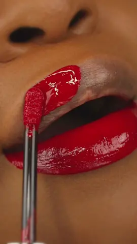 Fact: ‘Ruby Shine’ is @ladygaga’s go-to shade of #atomicshakeliplacquer! What’s yours? 🎥: @Somuchsimone  #HausLabs #redlipstick #holidaymakeup #glam 