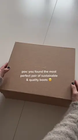 In love with these boots 🥹 #fyp #foryoupage #unboxing #sustainablefashion #minimalstyle #winterfashion 