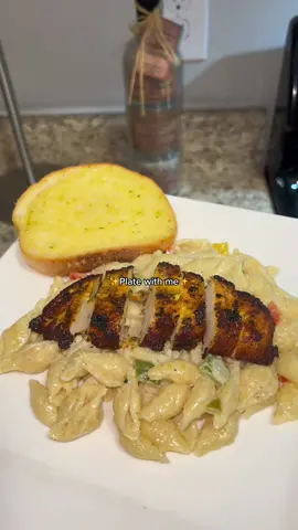 Plate with me chicken Alfredo pasta ✨😌 #platedinnerwithme #platewithme #fyp #cookingtiktok #cooktok 