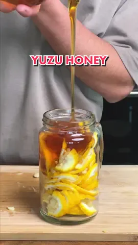 Last food project before I’m finally back in London, but don’t worry, that’ll be in less than a weeks time, anyway, yuzu infused honey anyone? #tiktokfood #food #FoodTok #korea #honey #yuzu 